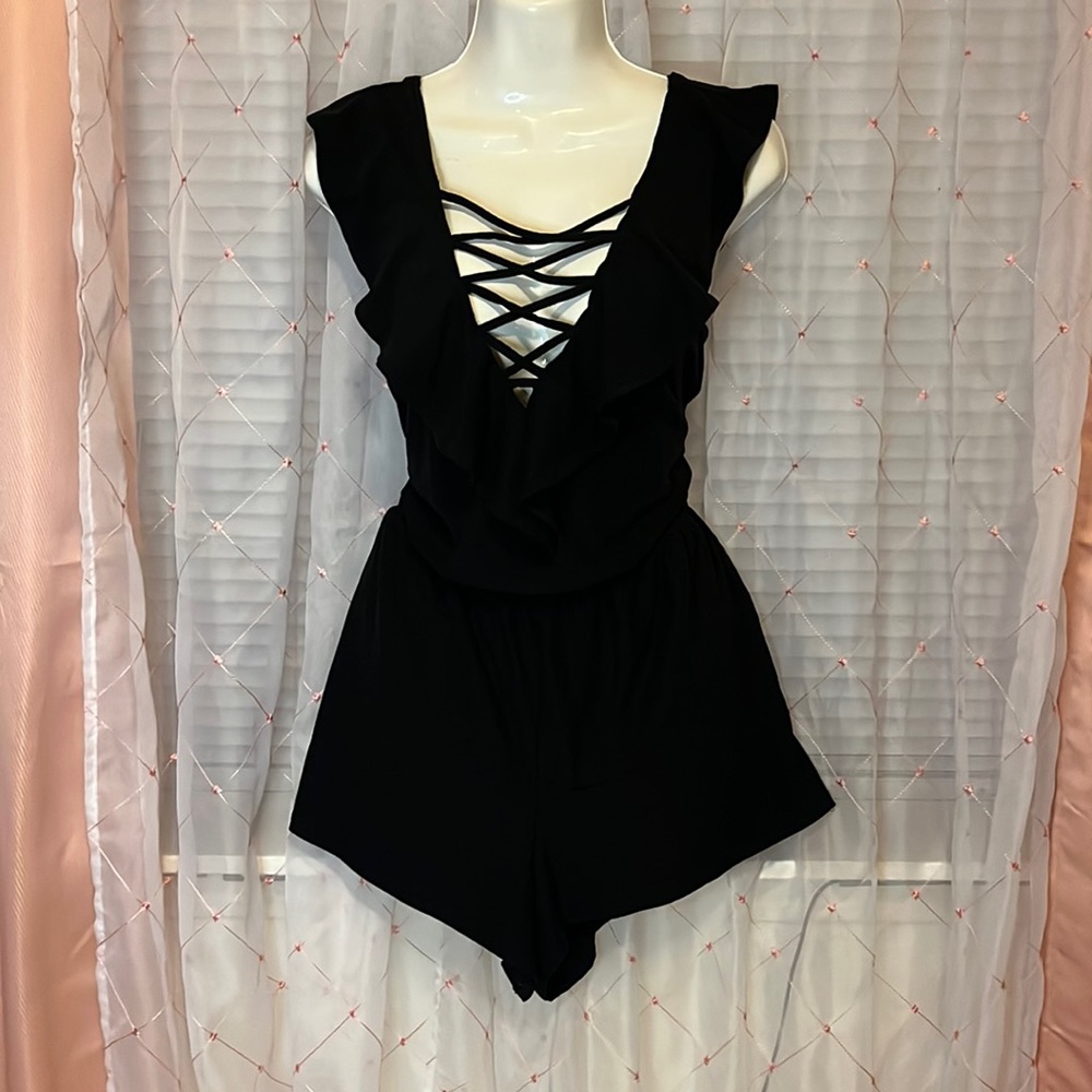 ▪️Black Short Romper▪️Size L▪️
